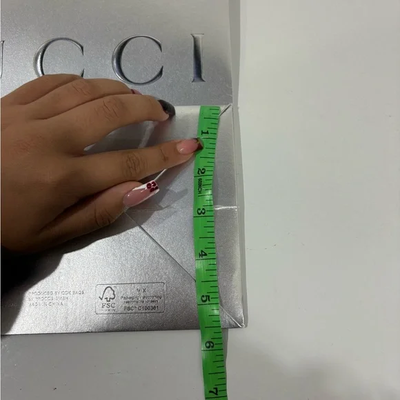 Empty Gucci Silver Gift Bag - Picture 3 of 3